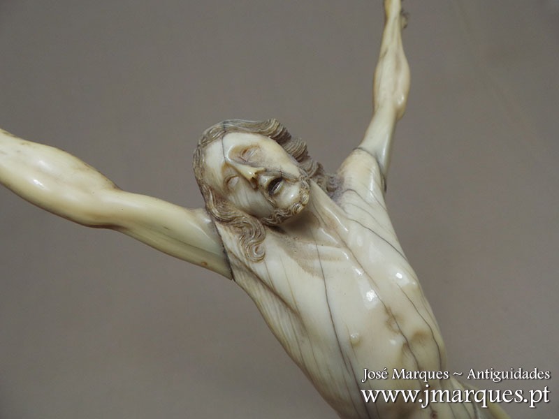 Cristo antigo em marfim 