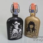 Duas garrafas Dallas Oil